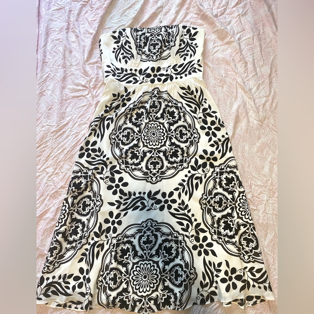 This a beautiful size 10 dress . Perfect for wedding/night out.